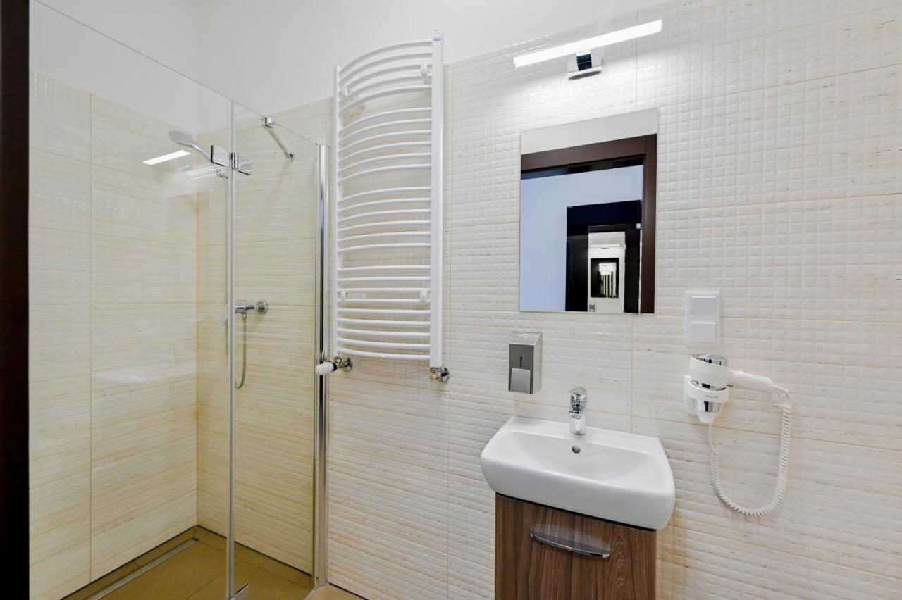 גורז'וב ווילקופולסקי Hotel Terminal מראה חיצוני תמונה